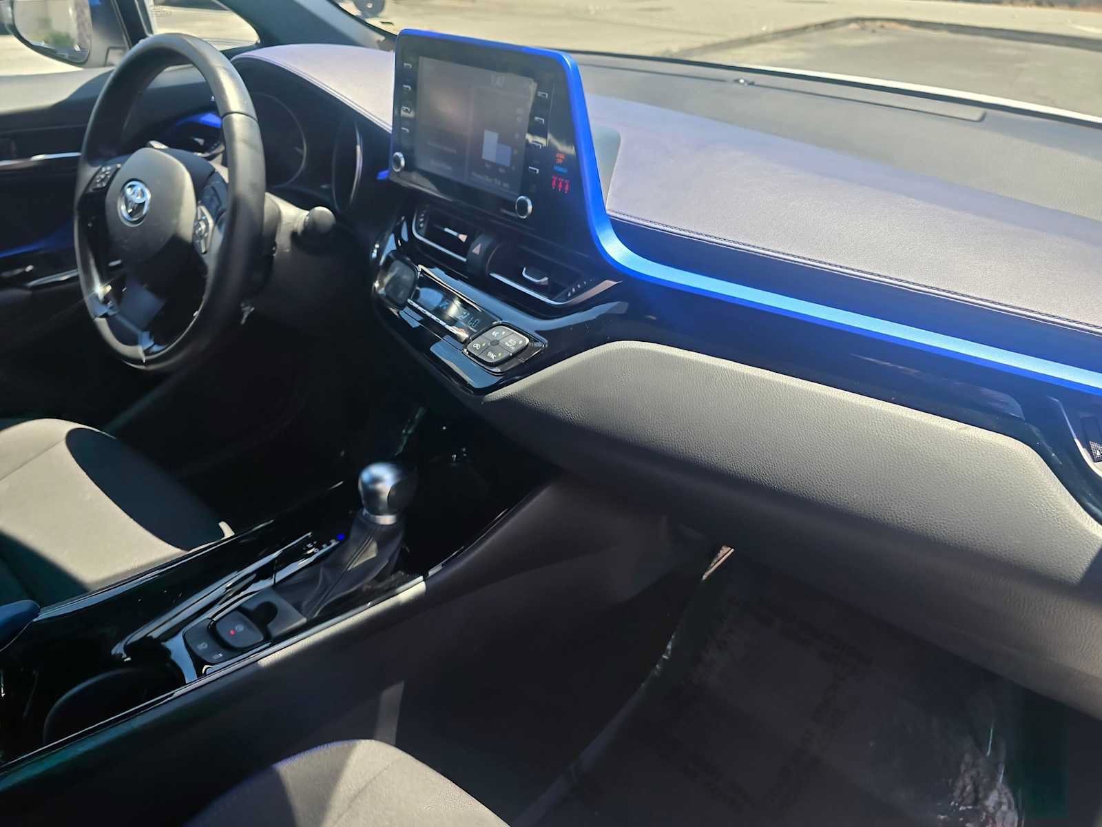 Used 2022 Toyota C-HR XLE FWD image 11