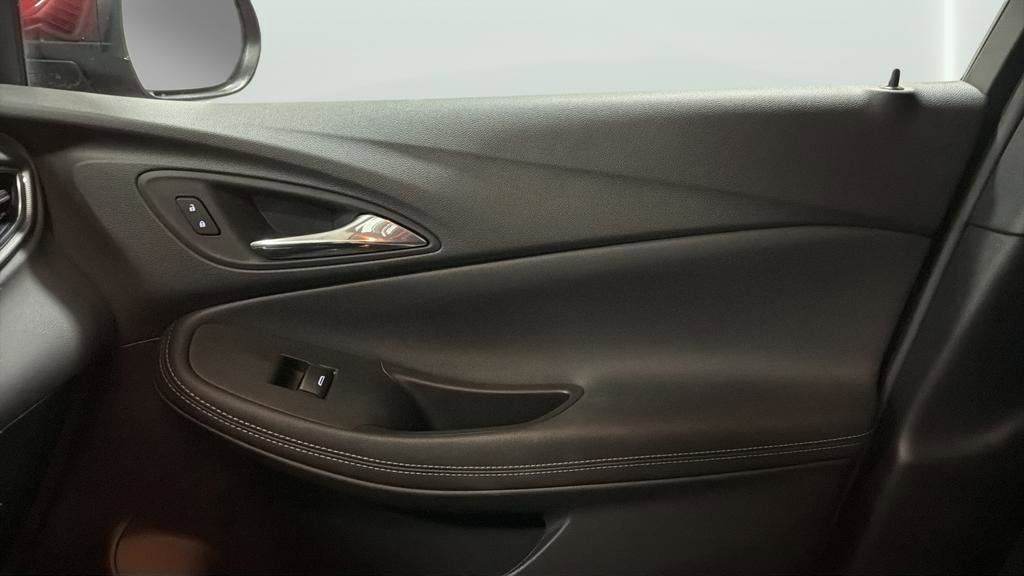 Used 2022 Buick Encore GX Select w/ Sport Touring Package image 3