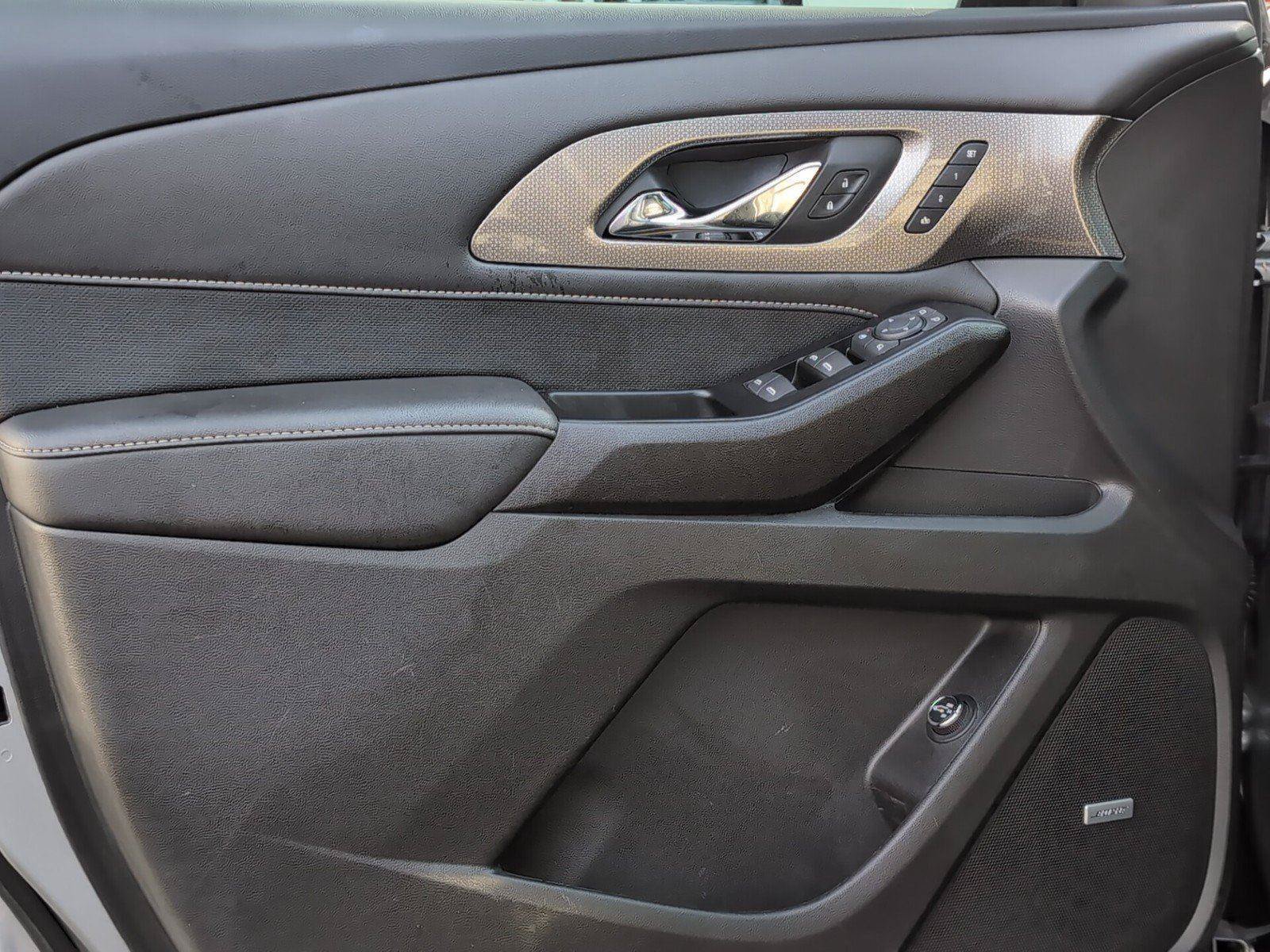 Used 2023 Chevrolet Traverse Premier FWD image 16