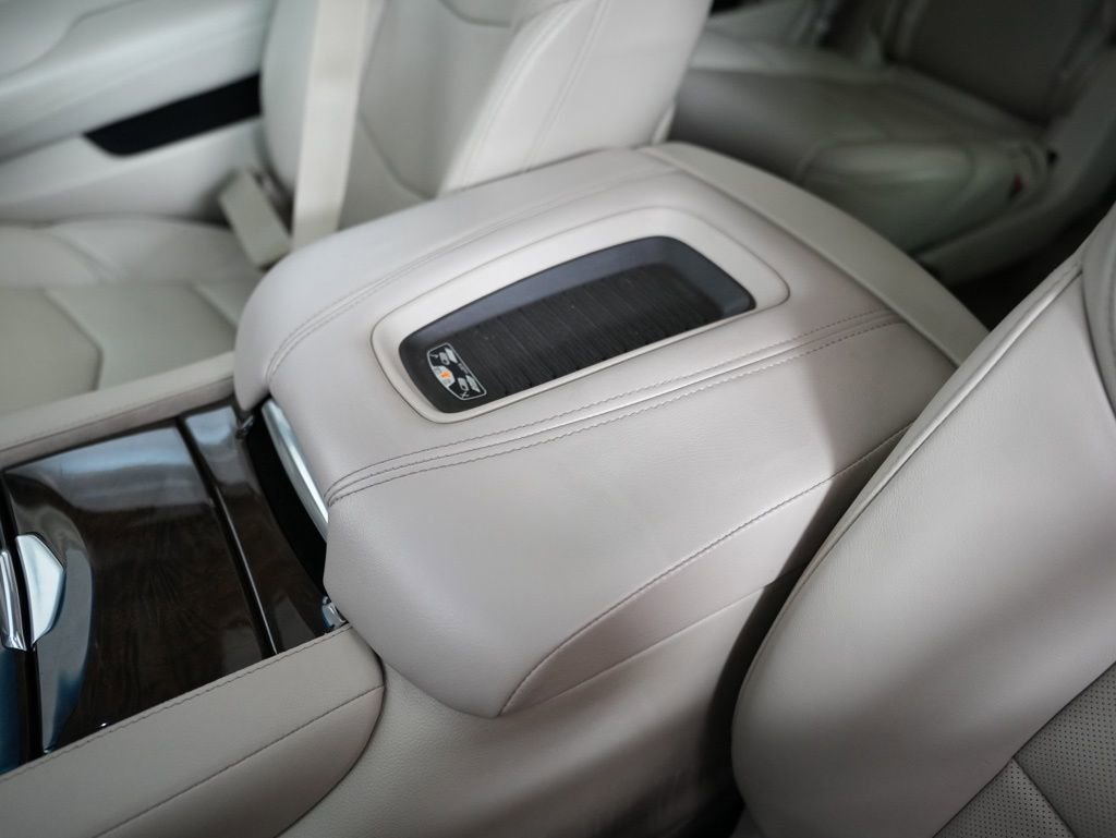 Used 2018 Cadillac Escalade Premium Luxury image 32