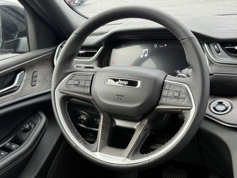 New 2025 Jeep Grand Cherokee L Limited w/ Black Appearance Package image 9