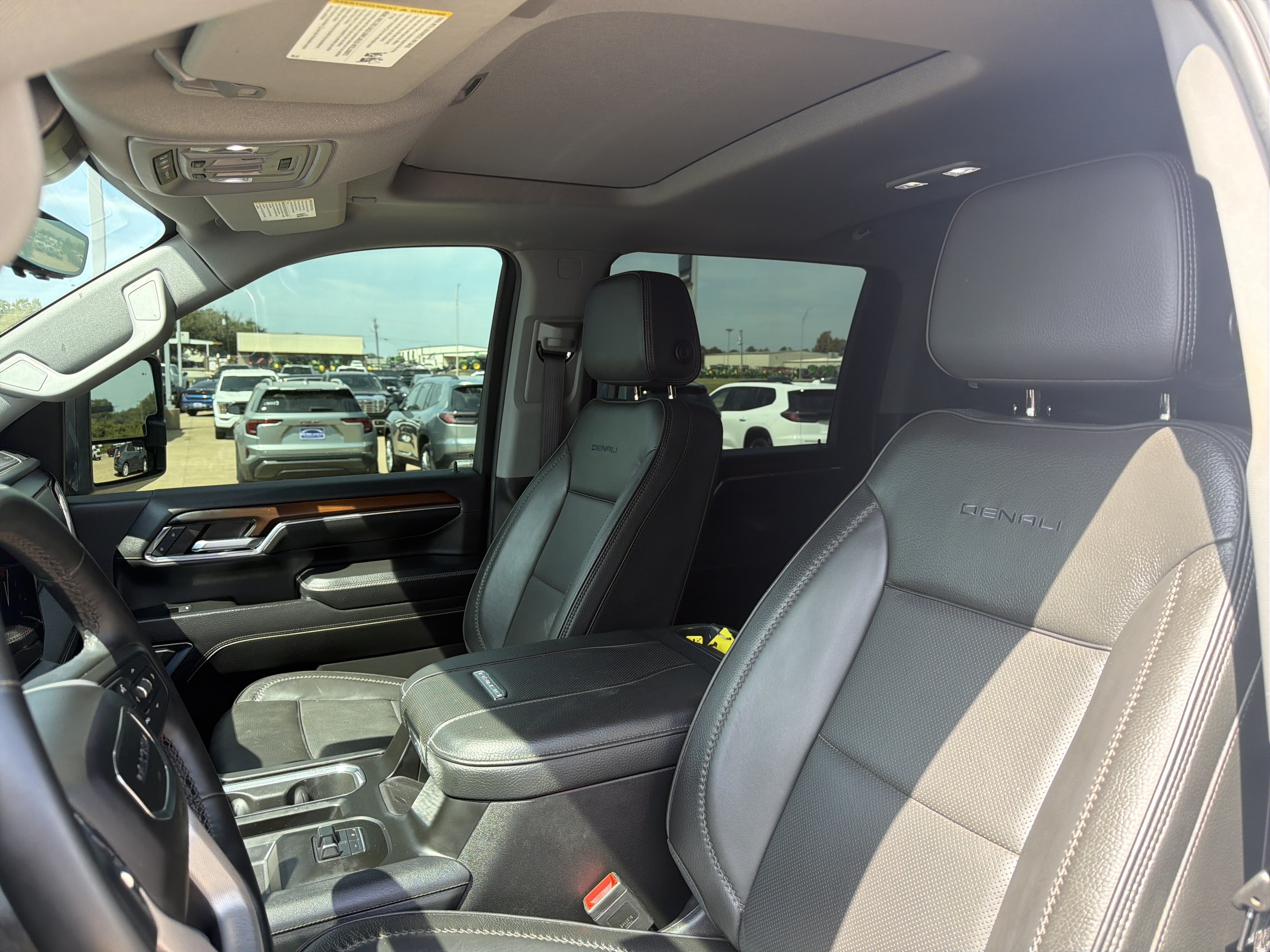 Used 2024 GMC Sierra 2500 Denali w/ Denali Reserve Package AWD/4WD image 5