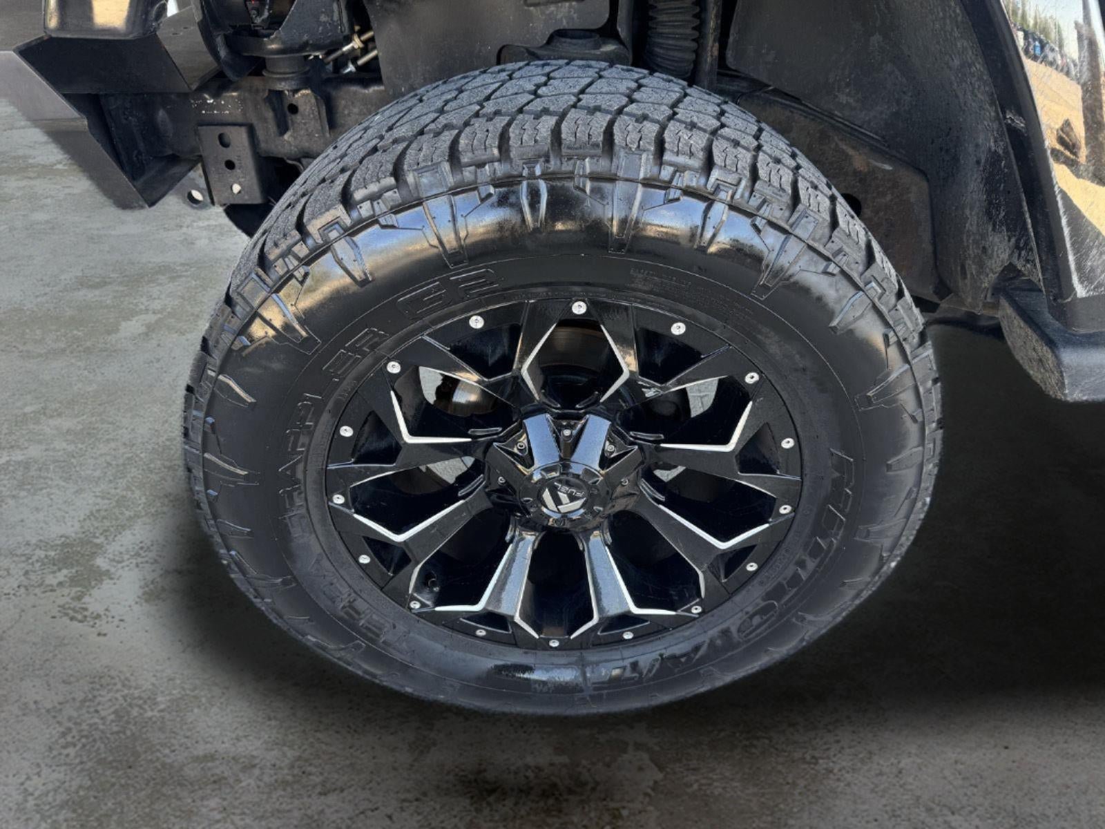 Used 2009 Jeep Wrangler Unlimited Sahara w/ Mopar Leather Group AWD/4WD image 32