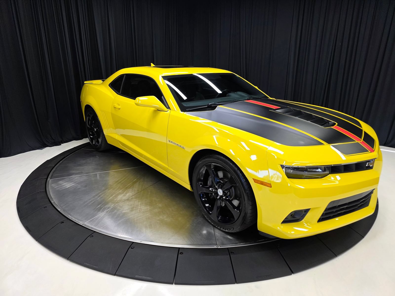 Used 2014 Chevrolet Camaro SS w/ RS Package RWD image 15