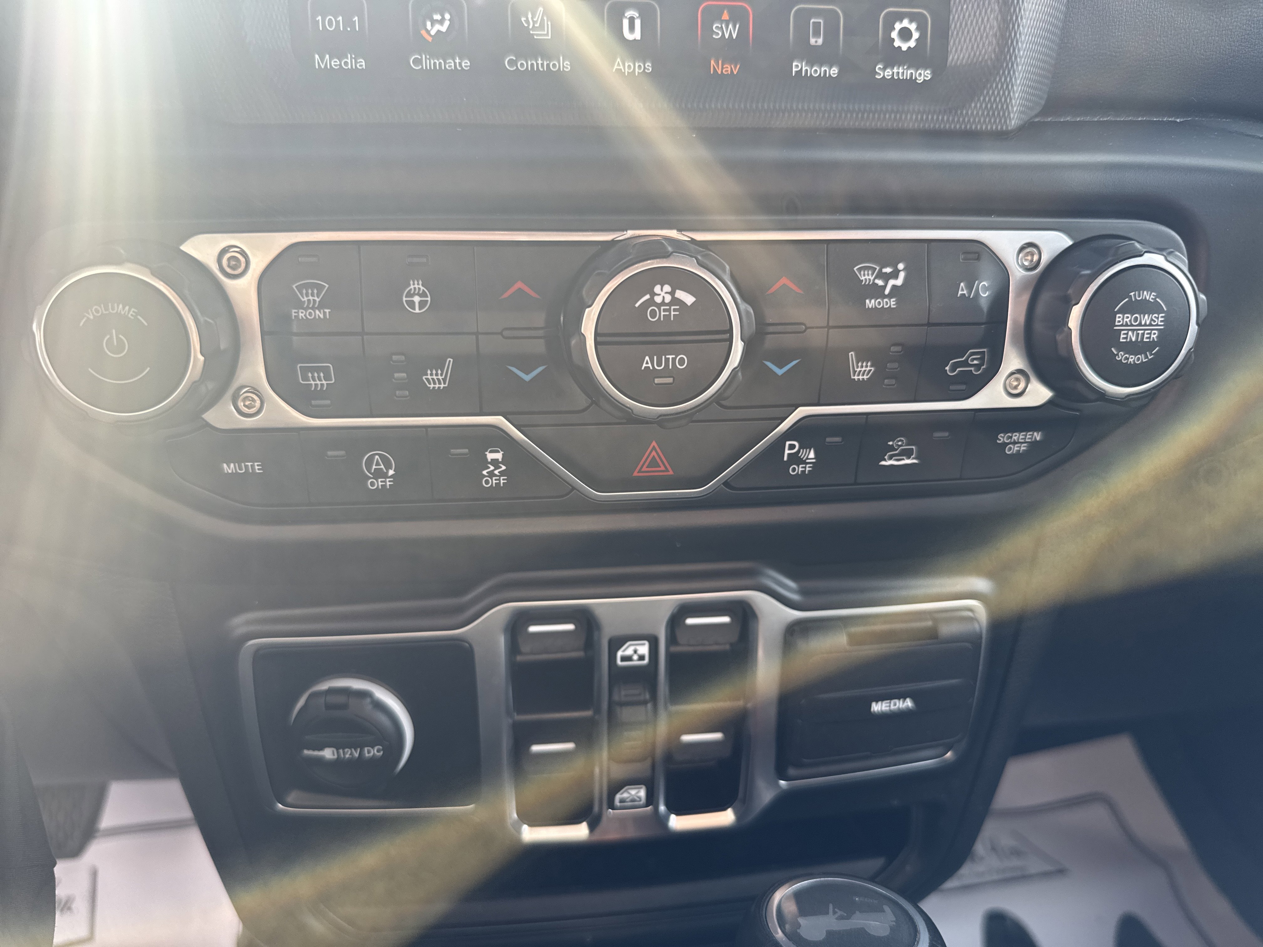 Used 2023 Jeep Wrangler Unlimited Sahara AWD/4WD image 24