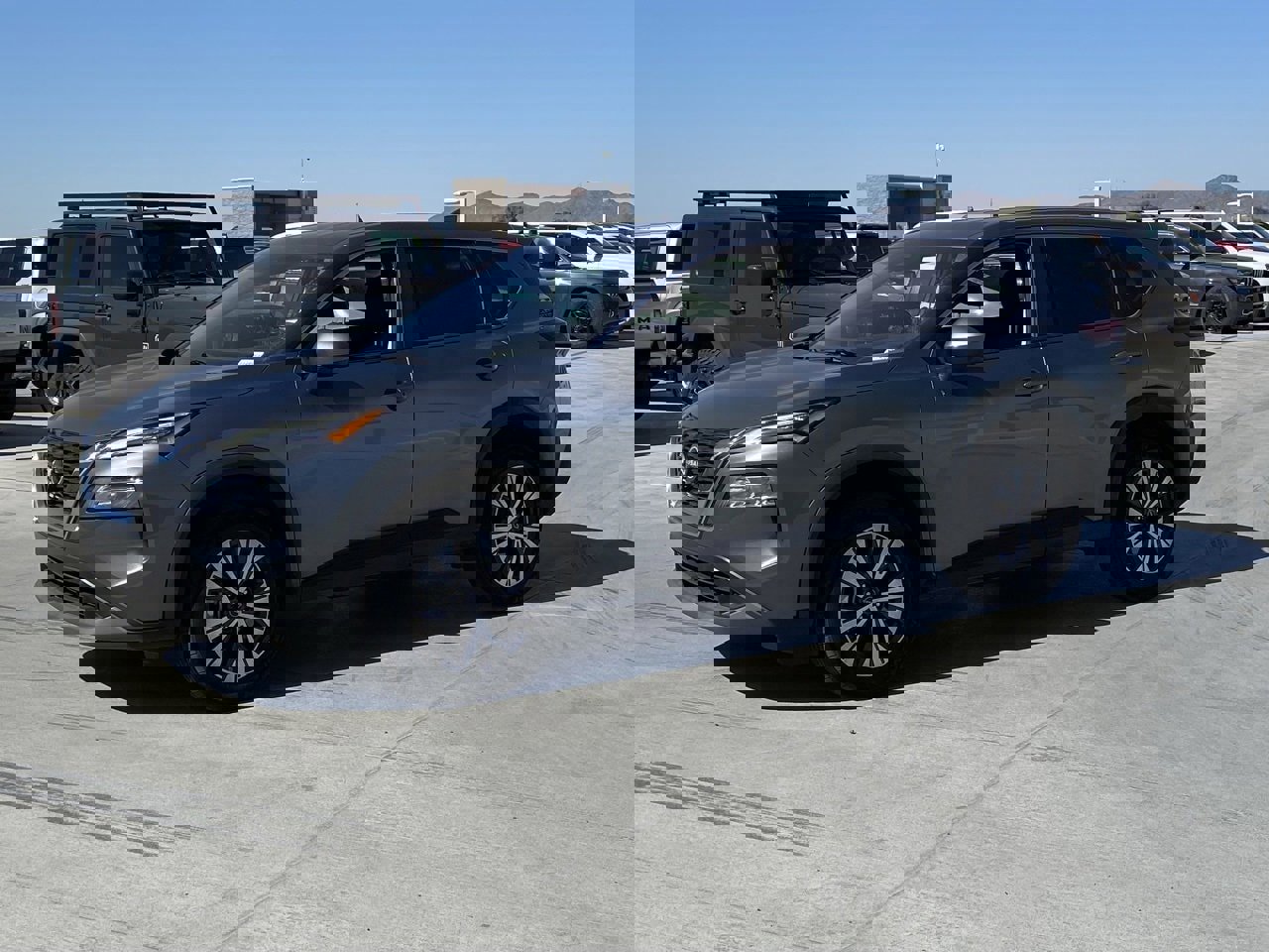 Used 2023 Nissan Rogue SV image 5