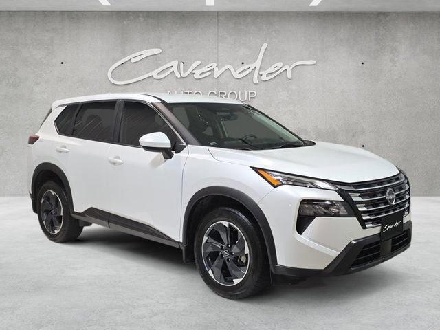 Used 2024 Nissan Rogue SV image 2