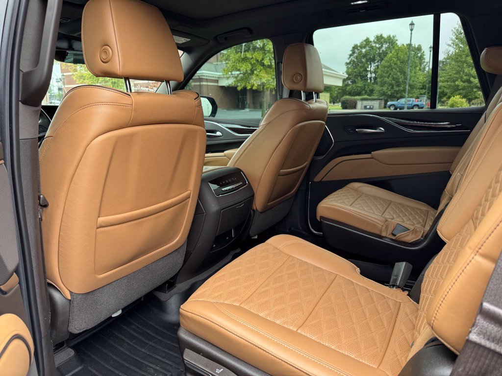 Used 2021 Cadillac Escalade Premium Luxury AWD/4WD image 12