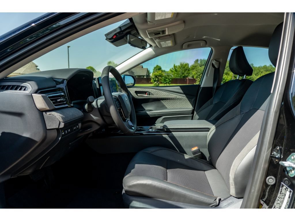 Used 2026 Toyota Camry XLE FWD image 12