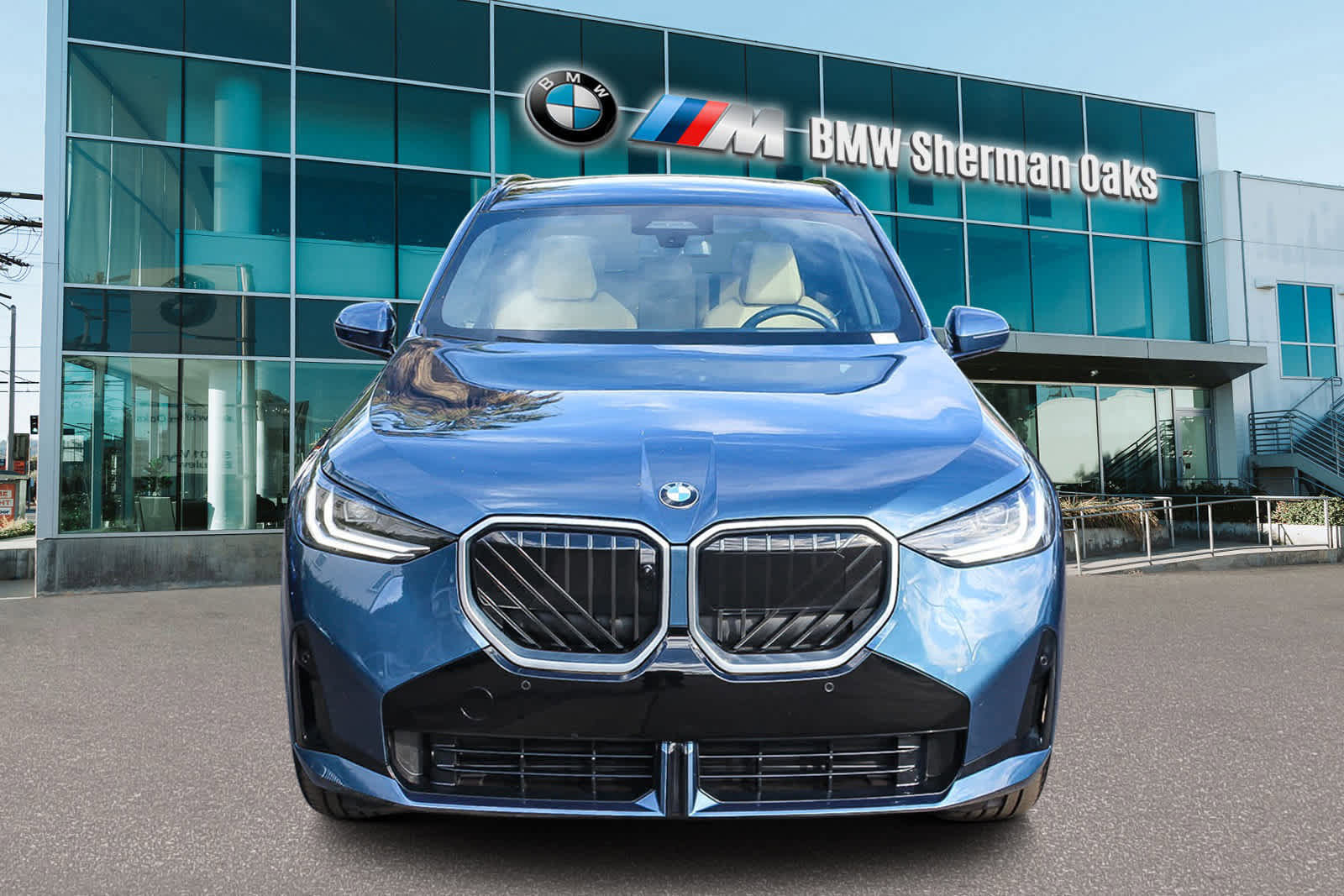 Used 2025 BMW X3 xDrive30i w/ Premium Package image 2