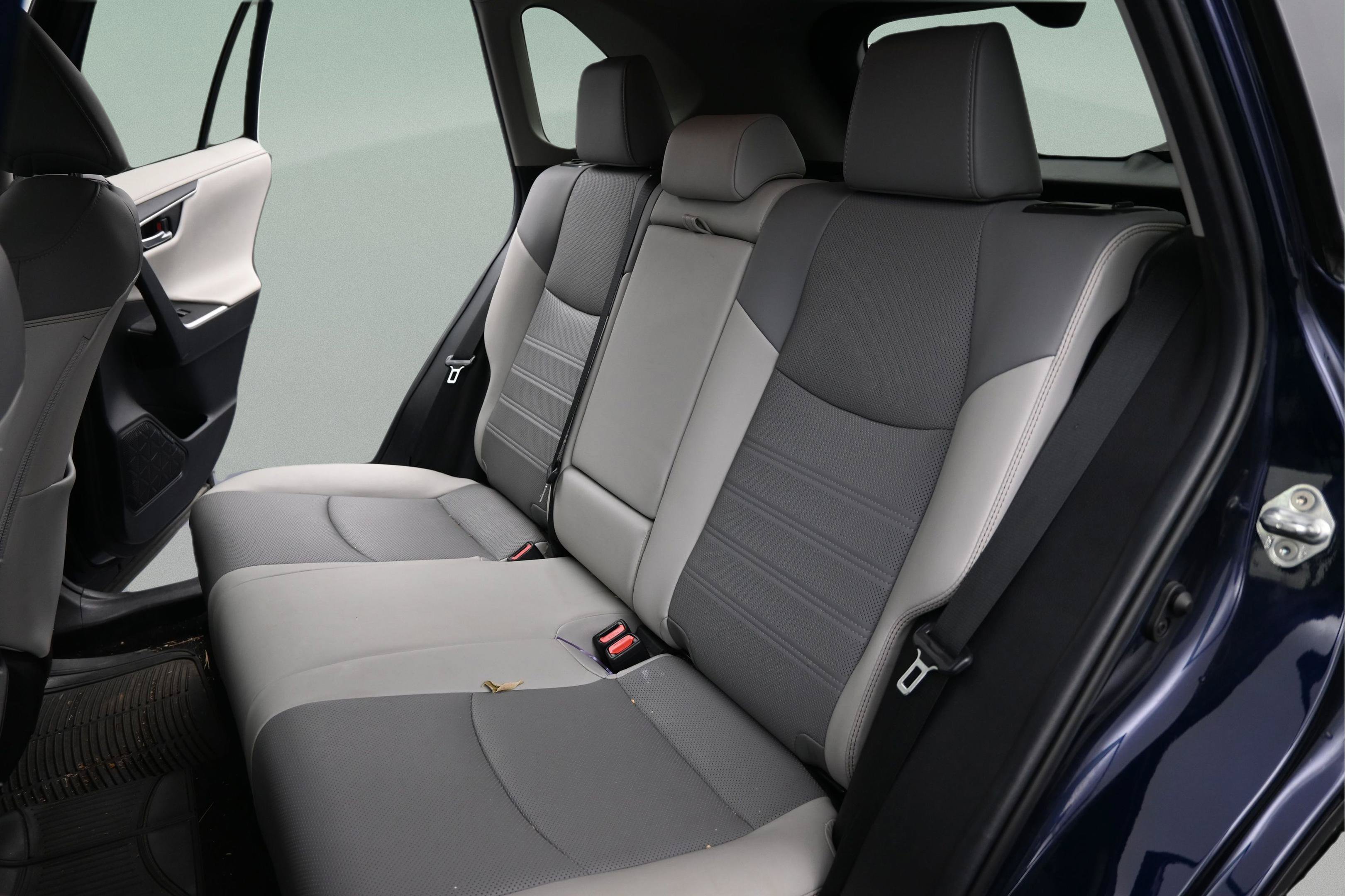 Used 2019 Toyota RAV4 Limited w/ Cold Weather Package FWD image 24