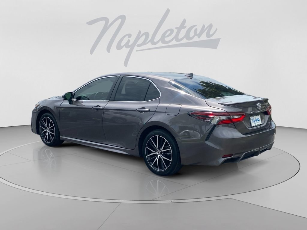 Used 2024 Toyota Camry SE w/ Convenience Package FWD image 3