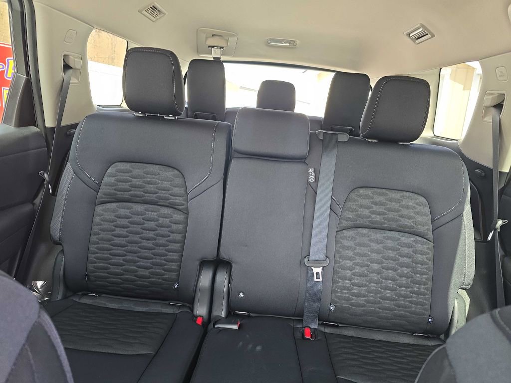 Used 2025 Nissan Pathfinder S image 14