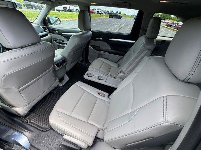 Certified 2019 Toyota Highlander XLE AWD/4WD image 18
