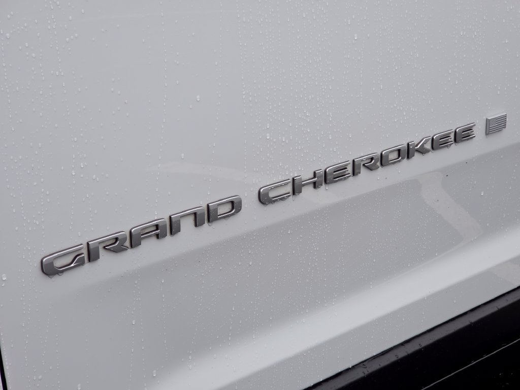 Used 2024 Jeep Grand Cherokee Limited AWD/4WD image 19