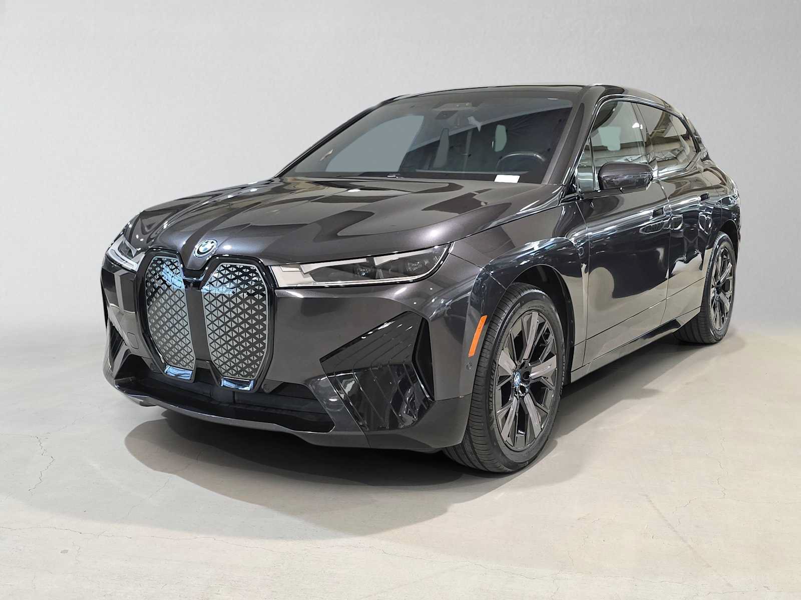 Used 2024 BMW iX xDrive50 w/ Sport Package AWD/4WD image 7