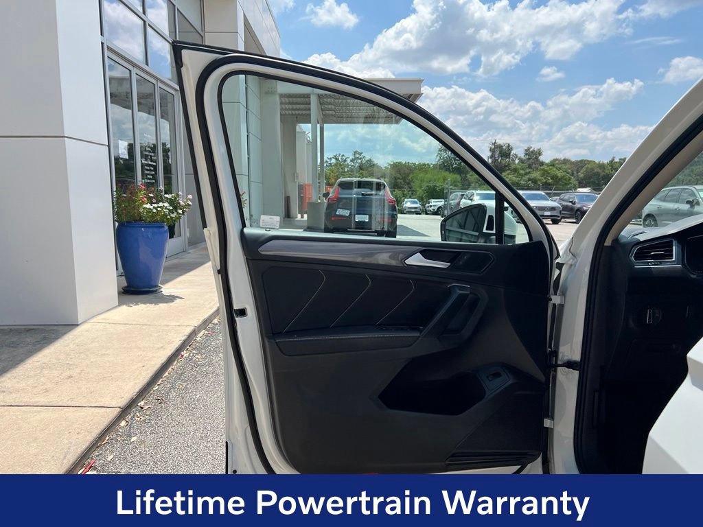 Used 2024 Volkswagen Tiguan SE w/ Panoramic Sunroof Package AWD/4WD image 10