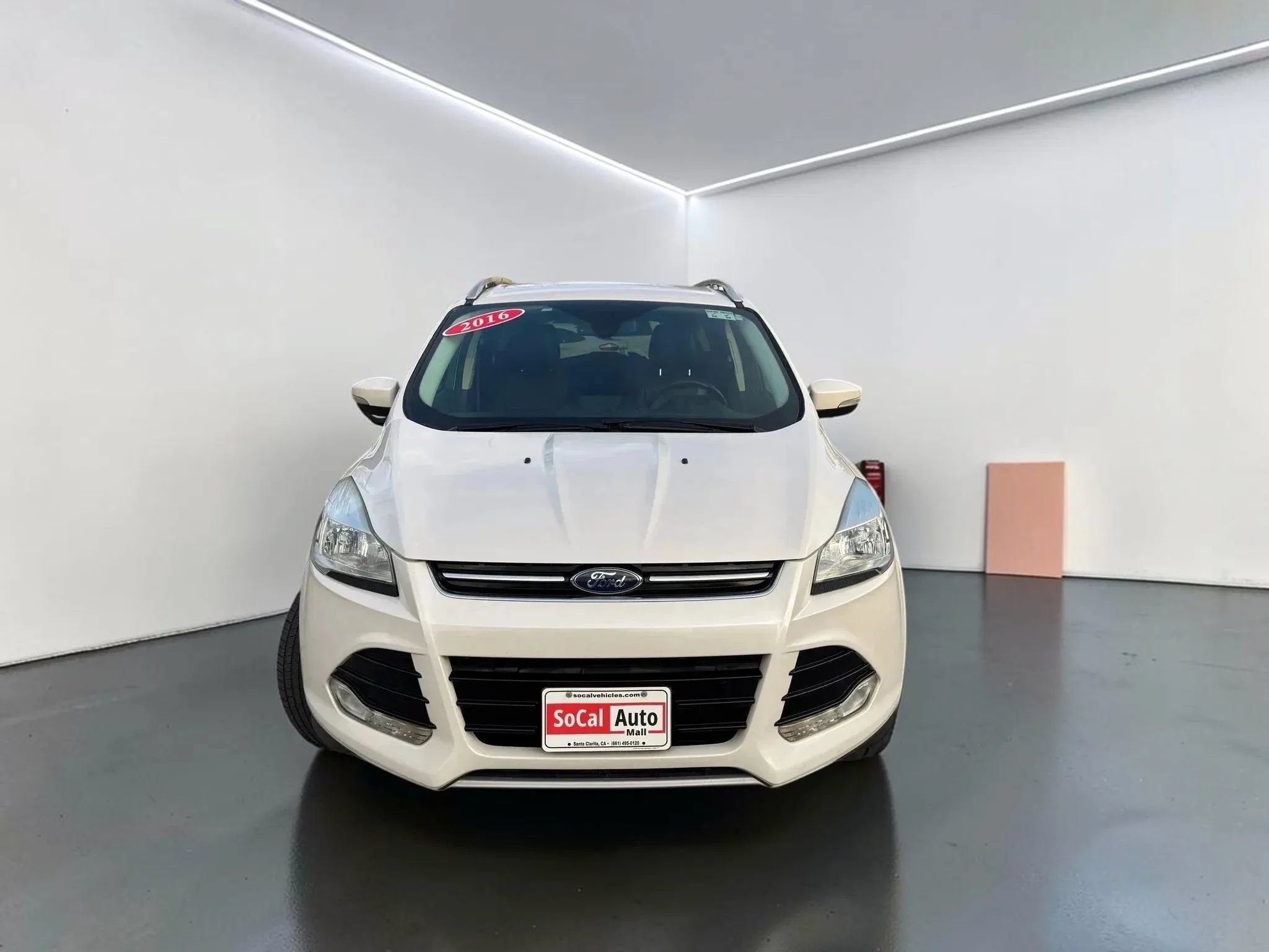 Used 2016 Ford Escape Titanium FWD image 3