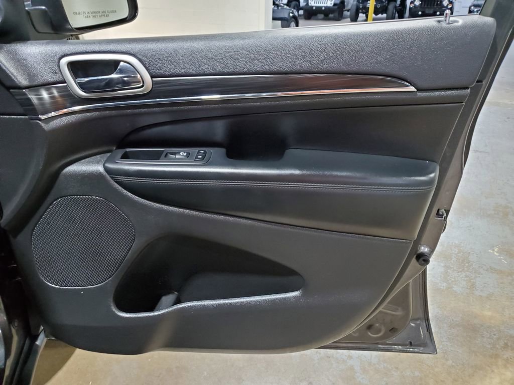 Used 2019 Jeep Grand Cherokee Limited w/ Luxury Group II RWD image 16
