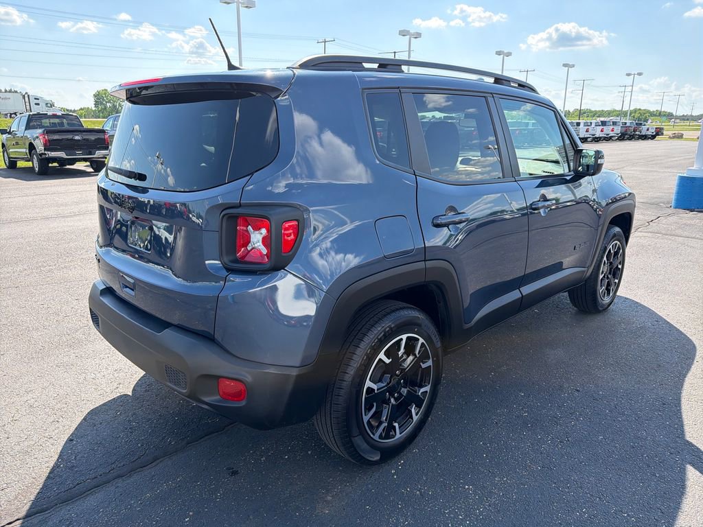 Used 2023 Jeep Renegade Latitude AWD/4WD image 5