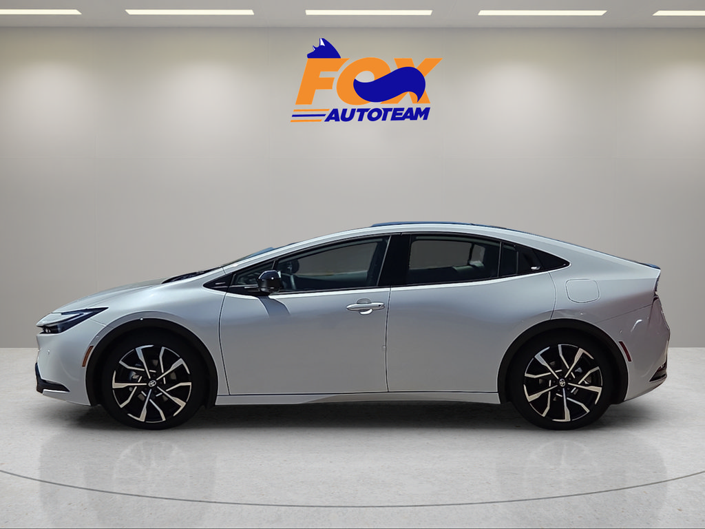 New 2027 Toyota Prius Plug-In Hybrid FWD image 2