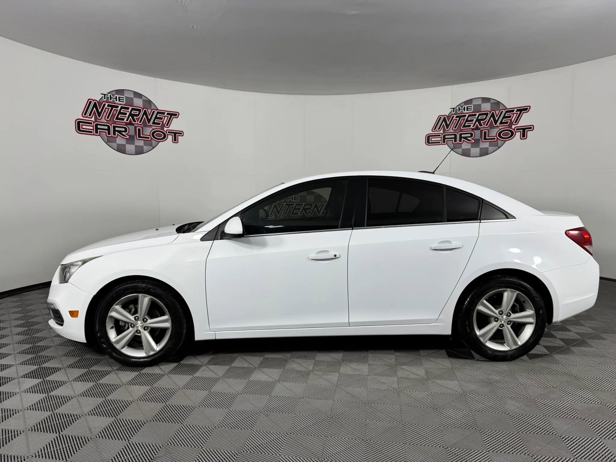 Used 2016 Chevrolet Cruze LT FWD image 4