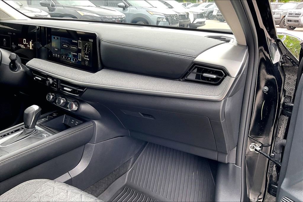 Used 2025 Nissan Kicks SV AWD/4WD image 22