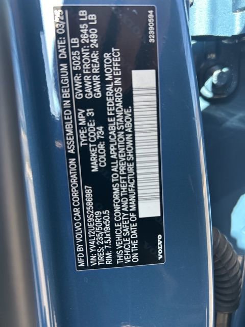 Certified 2025 Volvo XC40 B5 Plus image 28