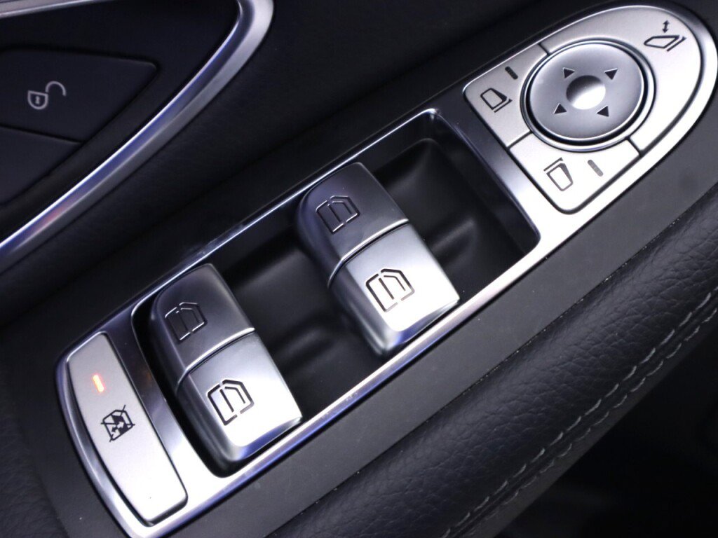 Used 2018 Mercedes-Benz GLC 300 4MATIC image 23
