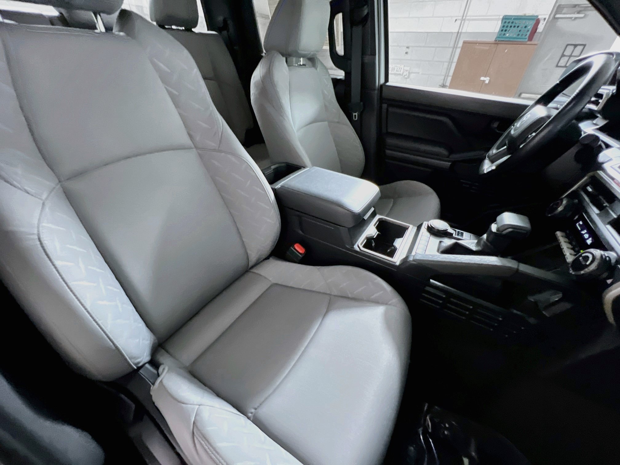 Used 2025 Toyota Tacoma SR5 AWD/4WD image 30