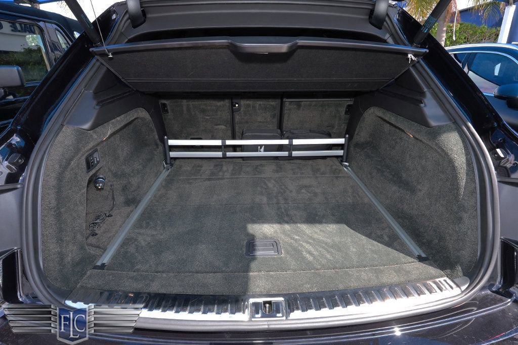 Used 2017 Bentley Bentayga image 33