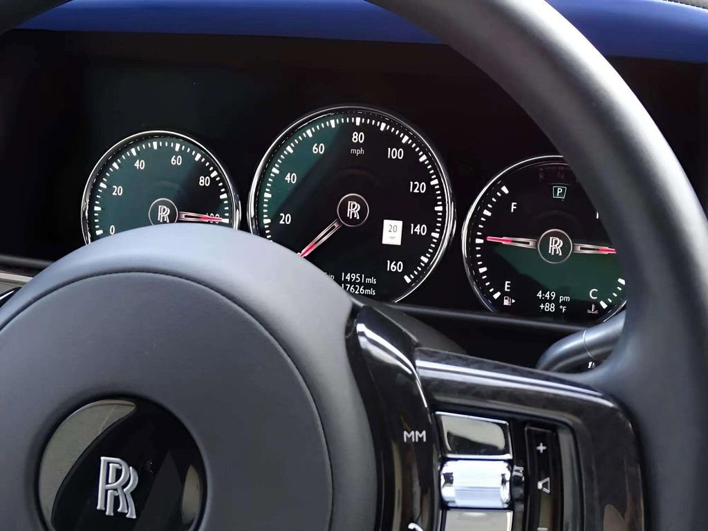 Used 2023 Rolls-Royce Cullinan Black Badge image 12