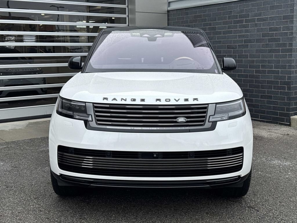 Used 2023 Land Rover Range Rover SV AWD/4WD image 2