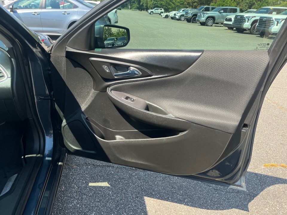 Used 2020 Chevrolet Malibu LT FWD image 32