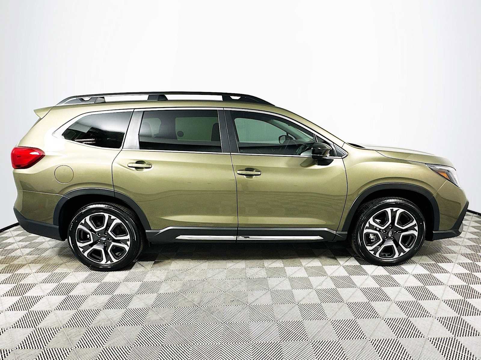 New 2025 Subaru Ascent Limited image 8