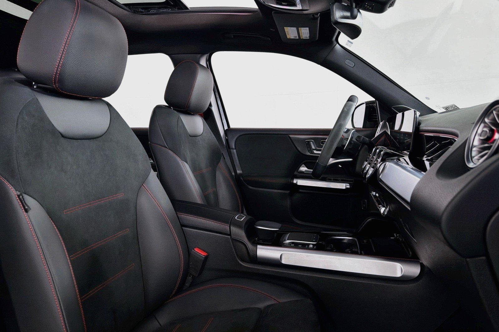 Certified 2023 Mercedes-Benz GLB 35 AMG 4MATIC image 8