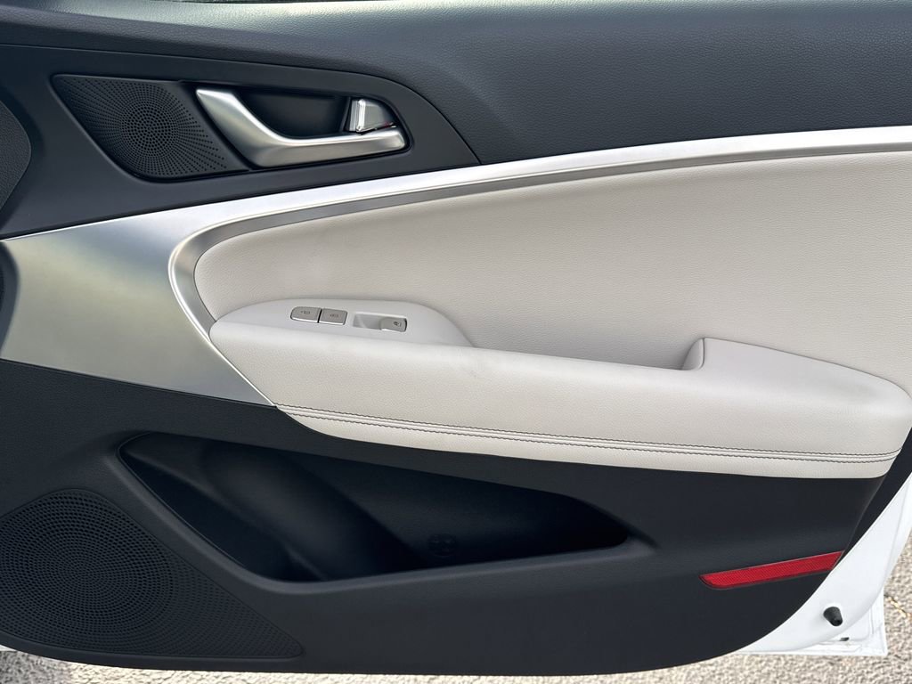 Used 2025 Genesis G70 2.5T RWD image 14