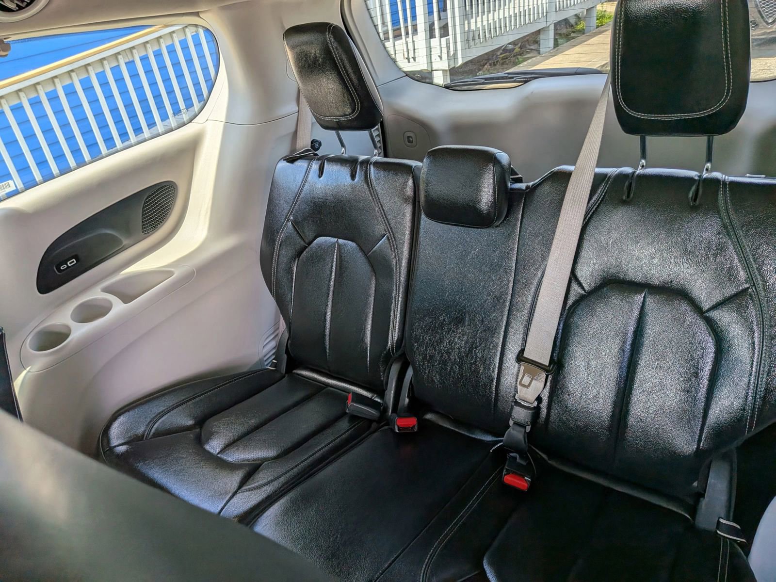 Used 2022 Chrysler Pacifica Touring-L w/ Uconnect Theater Family Group FWD image 35
