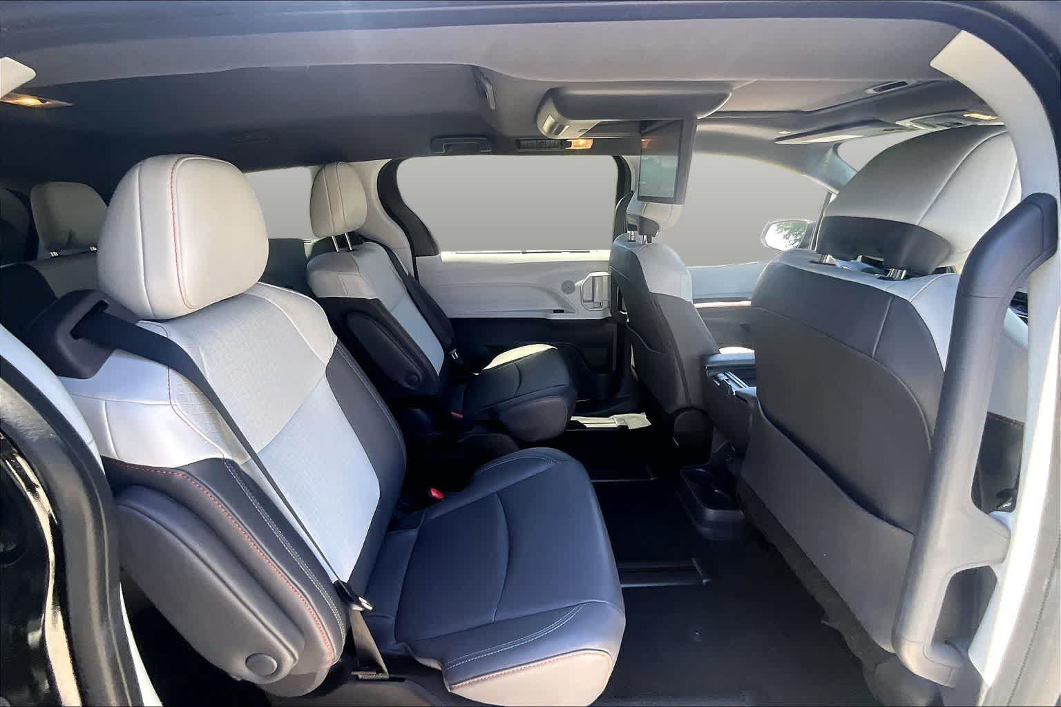 Used 2024 Toyota Sienna XSE w/ XSE Plus Package AWD/4WD image 21