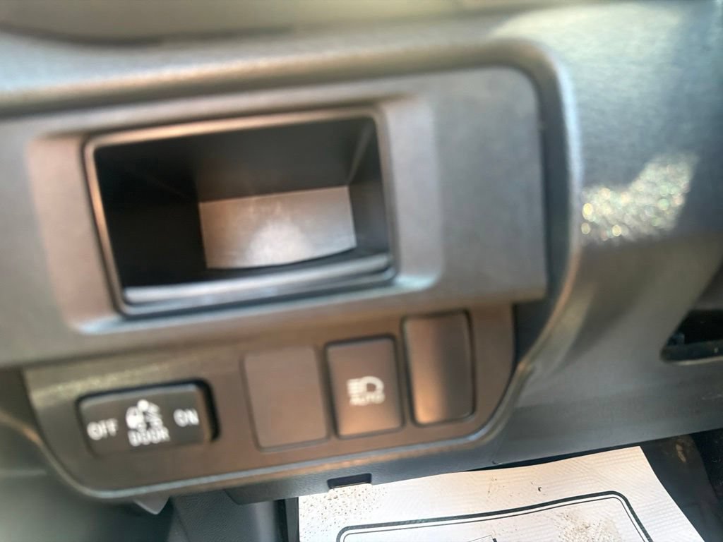 Used 2018 Toyota Tacoma SR5 AWD/4WD image 19
