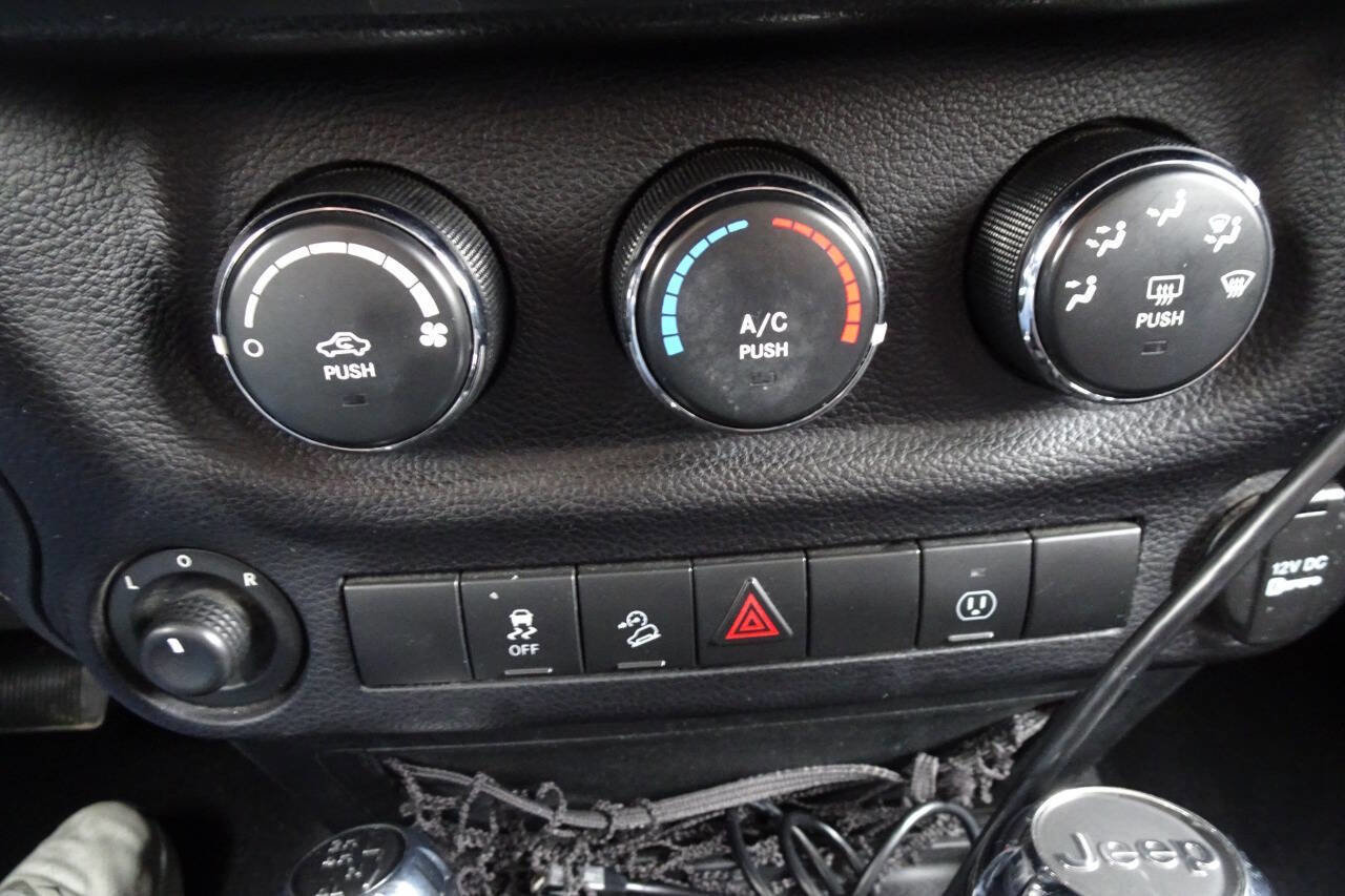 Used 2013 Jeep Wrangler Sahara AWD/4WD image 20