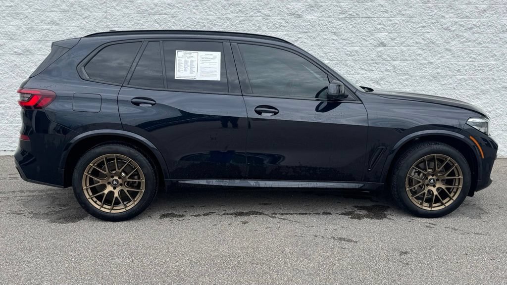 Used 2022 BMW X5 xDrive40i w/ M Sport Package AWD/4WD image 2