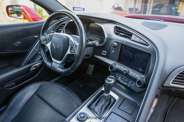 Used 2019 Chevrolet Corvette Stingray Coupe w/ Carbon Flash Badge Package image 77