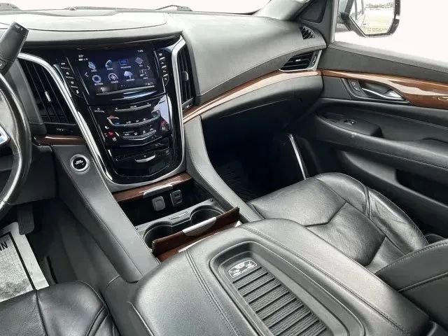 Used 2020 Cadillac Escalade ESV Luxury w/ Escalade Sport Edition image 21