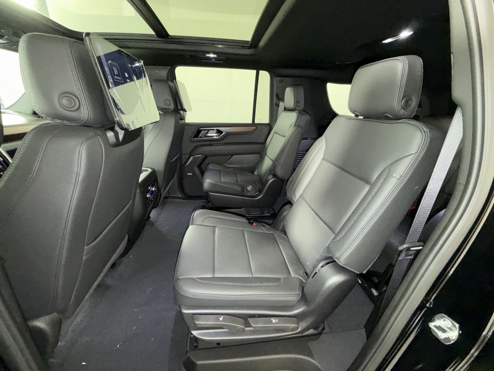 New 2026 GMC Yukon XL Denali w/ Denali Reserve Package AWD/4WD image 25