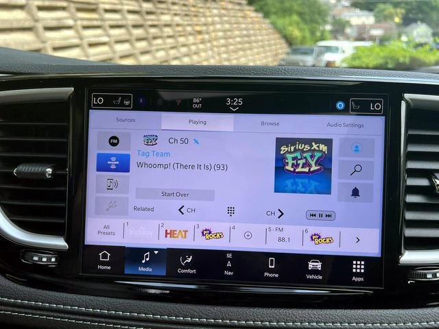New 2027 Chrysler Pacifica Limited AWD/4WD image 7