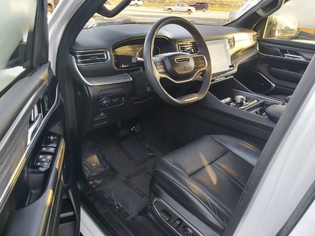 Used 2024 Jeep Wagoneer Series II AWD/4WD image 9