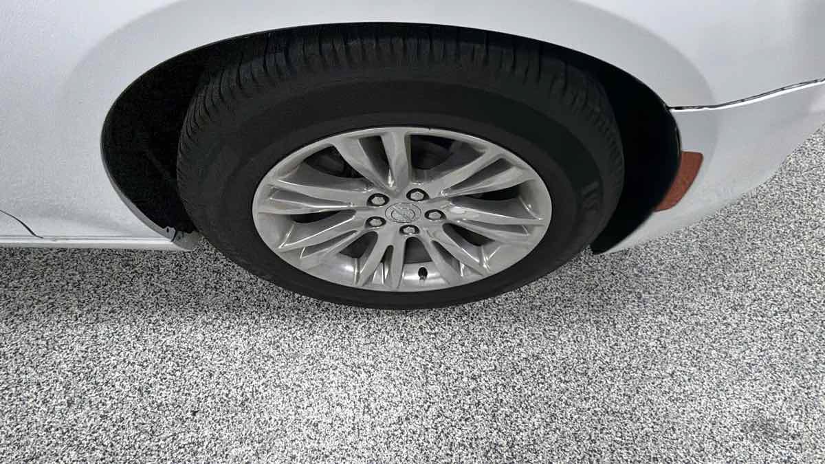 Used 2017 Chrysler 300 Limited RWD image 30
