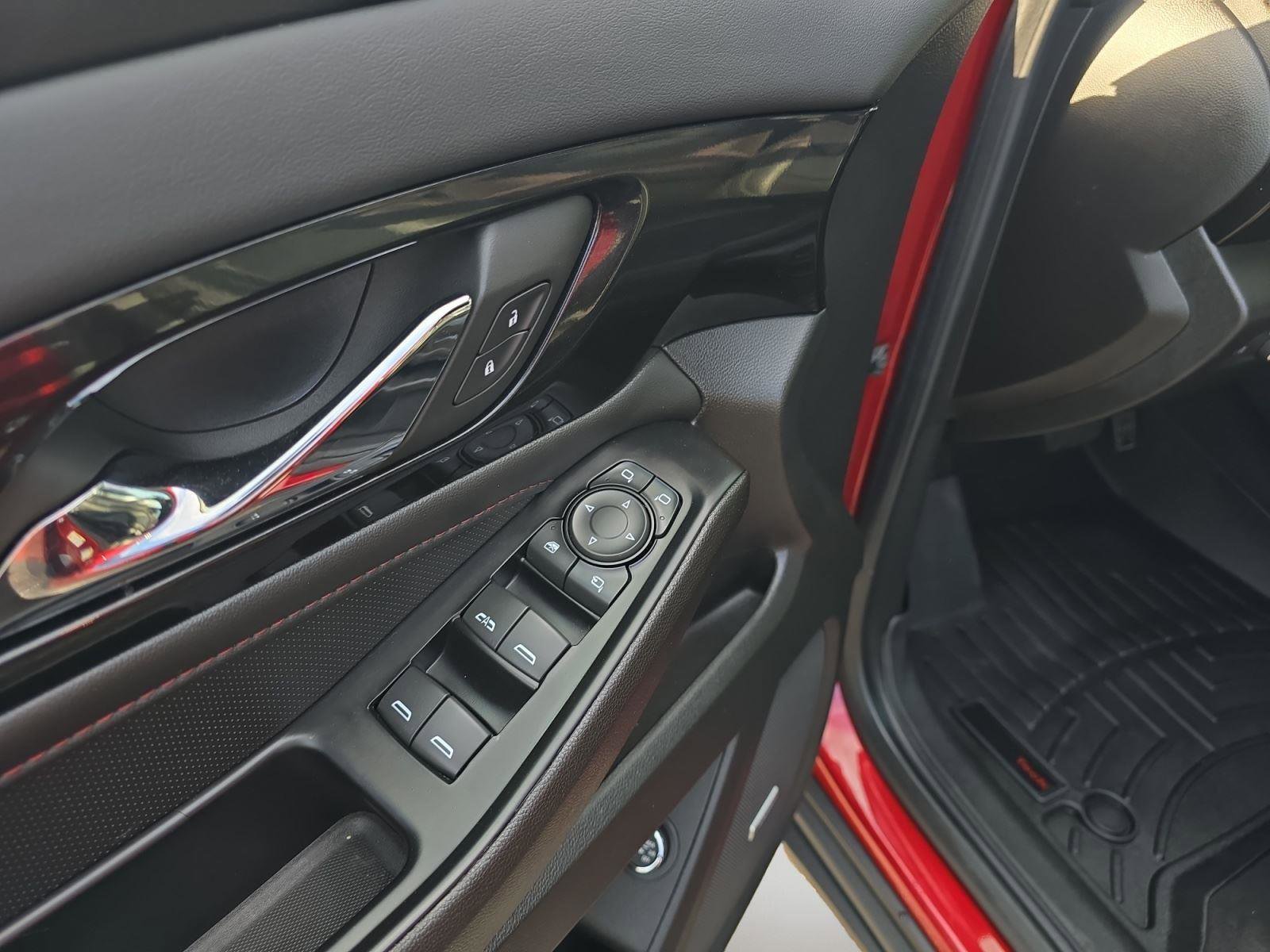 Used 2024 Chevrolet Traverse RS image 23