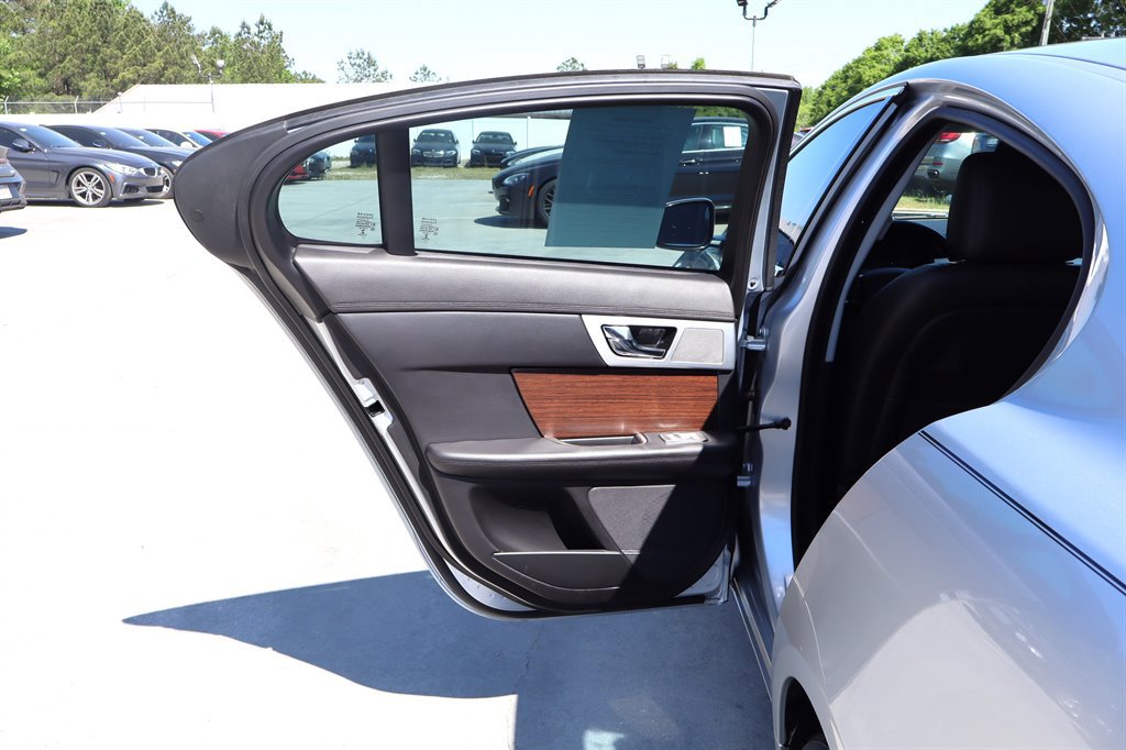 Used 2012 Jaguar XF RWD image 34